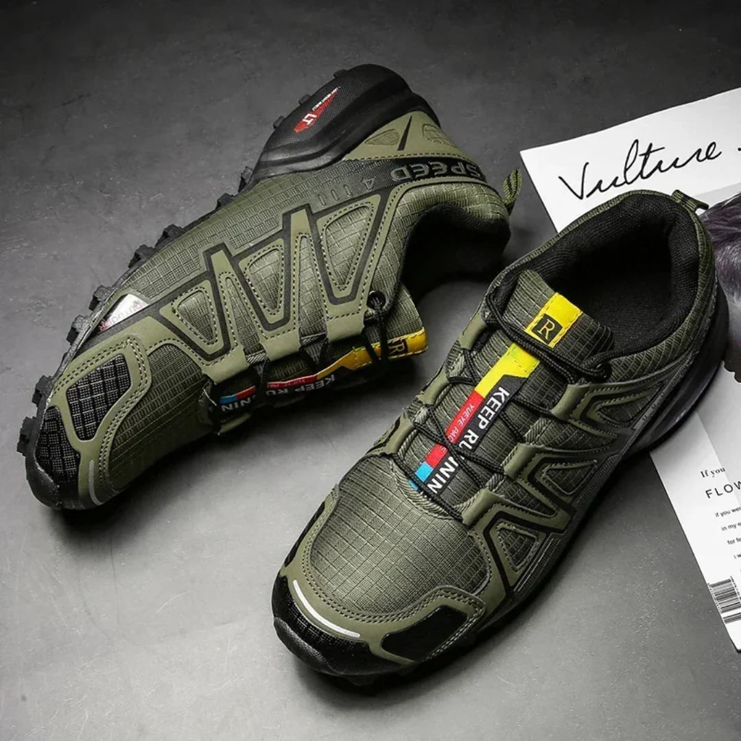 Buty trailowe SpeedCross IV w kolorze zielonym na leśnym szlaku