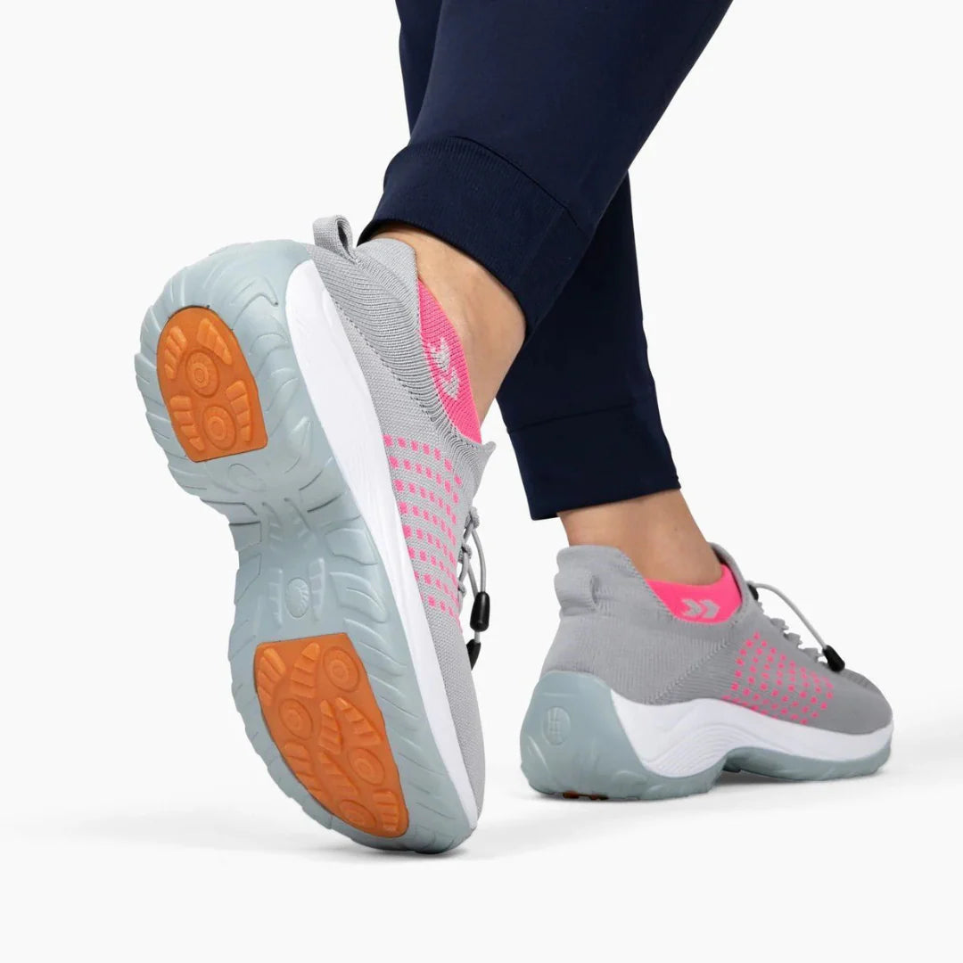 Buty Orthofit – zadowolona klientka prezentująca buty
