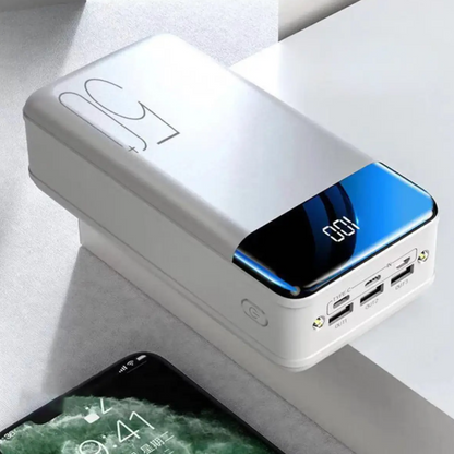 Powerbank TitanCharge z akcesoriami i kablem USB w zestawie